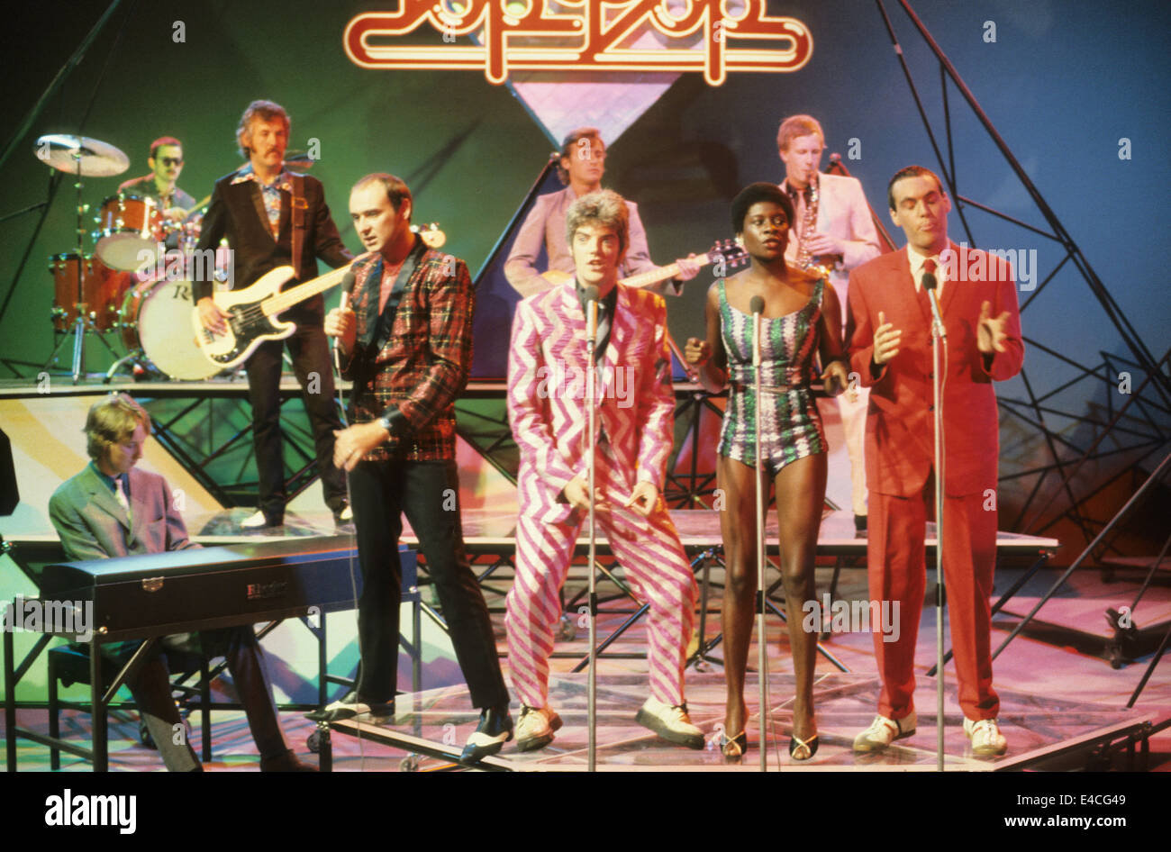 darts-uk-doo-wop-group-about-1977-E4CG49.jpg